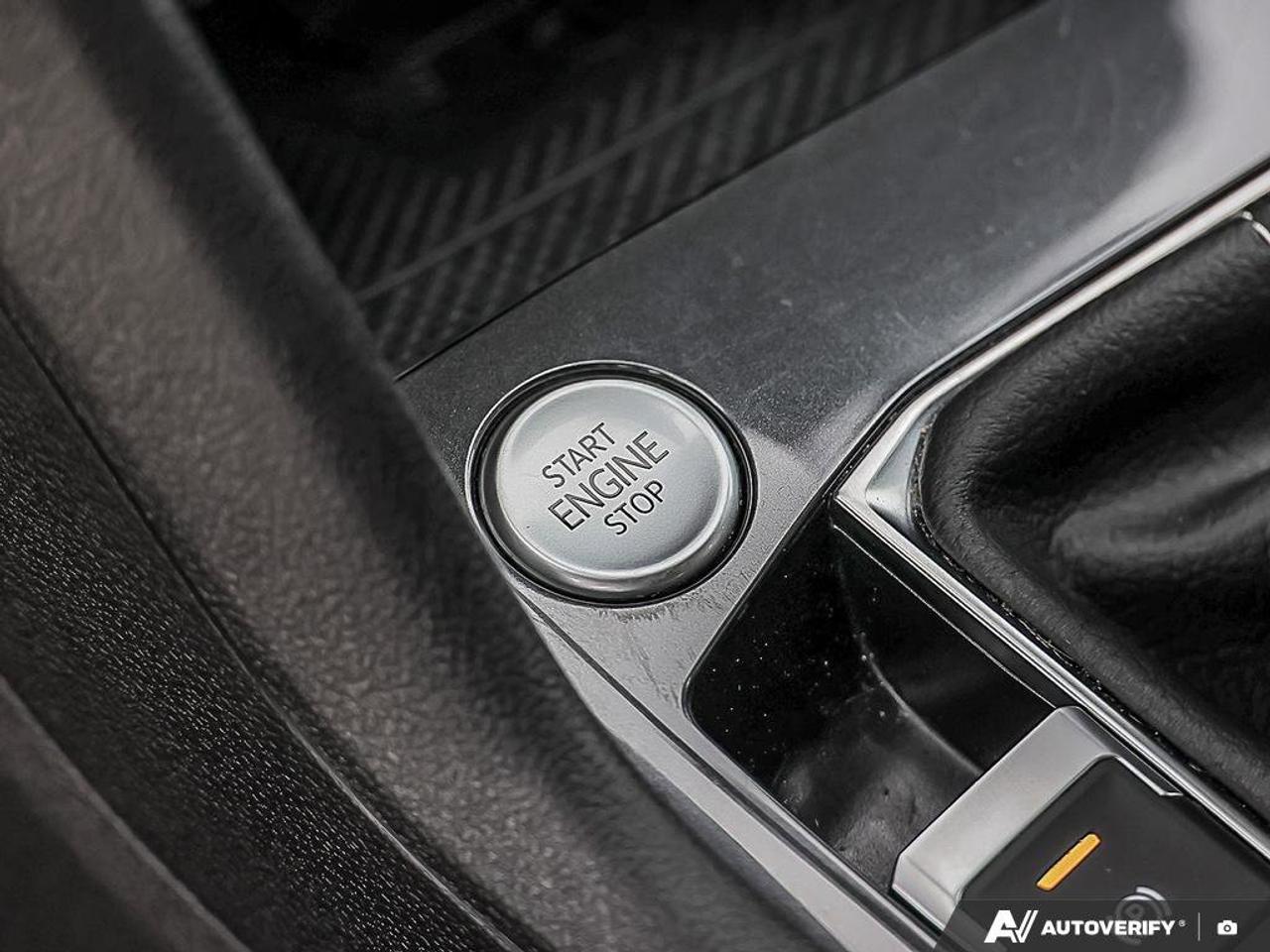 2022 Volkswagen Tiguan ComfortlineACCIDENT-FREE, AWD, CARPLAY, AWD, HTD S Photo