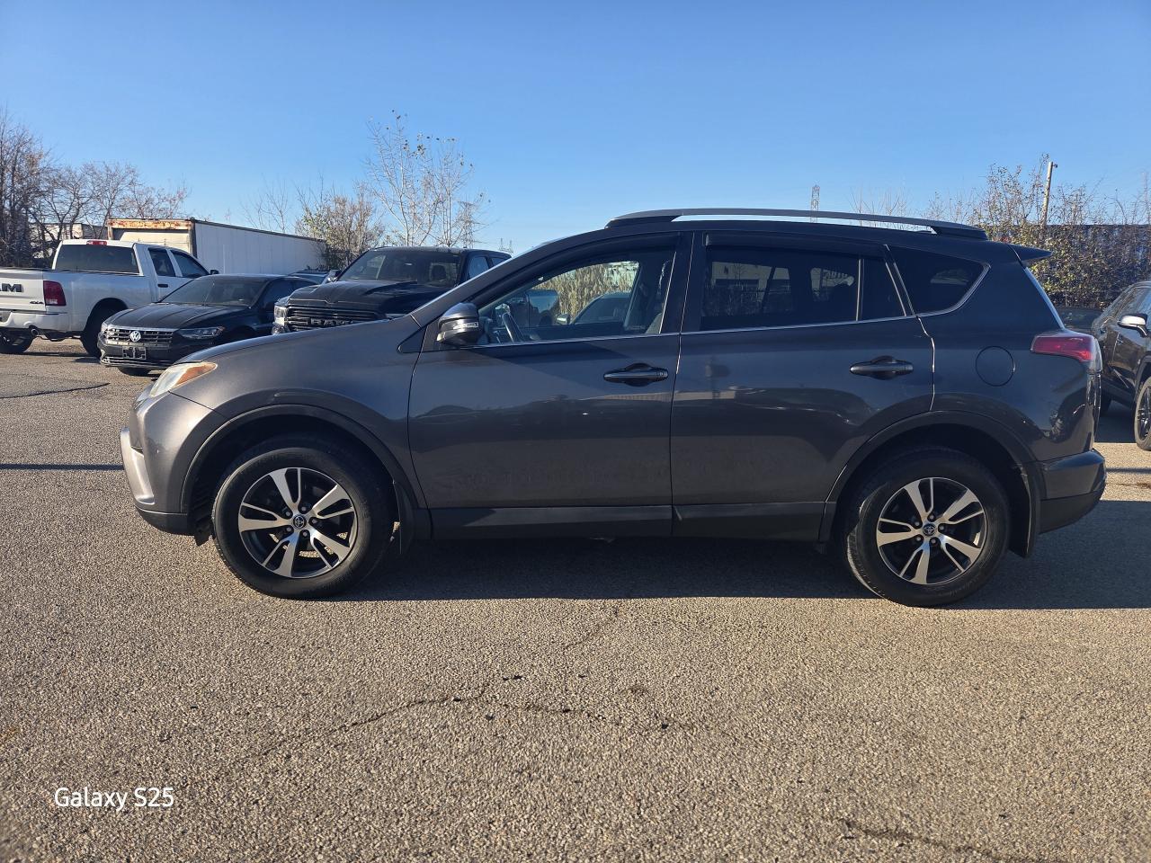 2017 Toyota RAV4 XLE AWD ROOF ALLOYS BLUE TOOTH CLEAN $ 14,688.00 Photo3