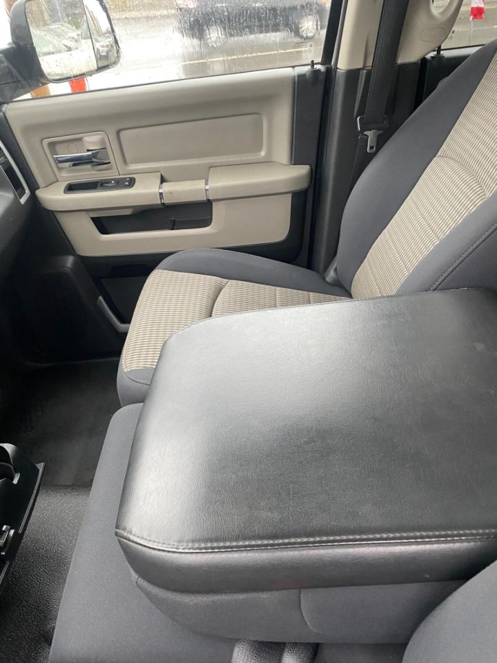 2010 Dodge Ram 1500 4WD Quad CAB 140.5 SLT Photo3