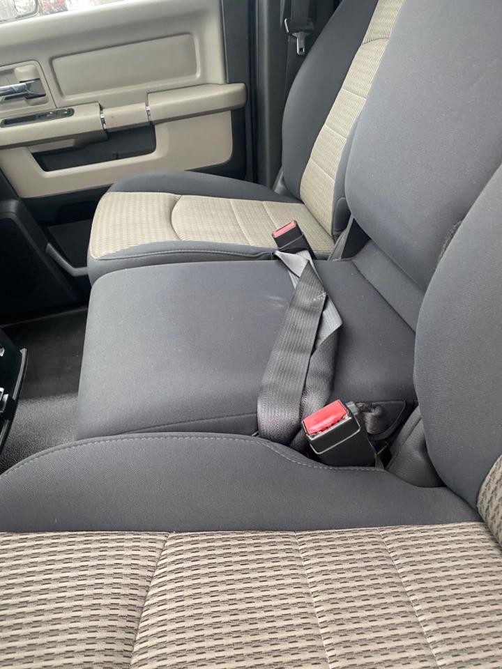 2010 Dodge Ram 1500 4WD Quad CAB 140.5 SLT Photo4