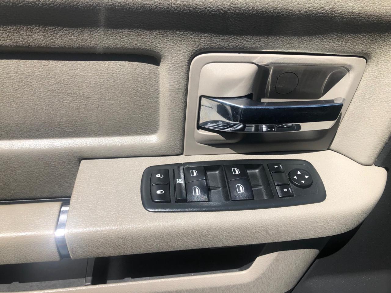 2010 Dodge Ram 1500 4WD Quad CAB 140.5 SLT Photo