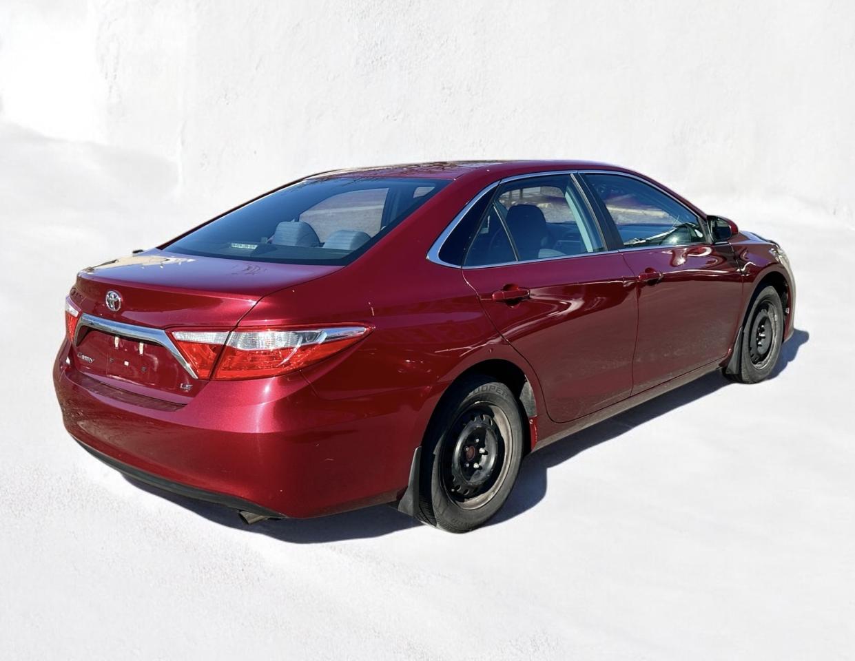 2015 Toyota Camry LE ~ NO ACCIDENTS ~ SAFETY INCLUDED Photo