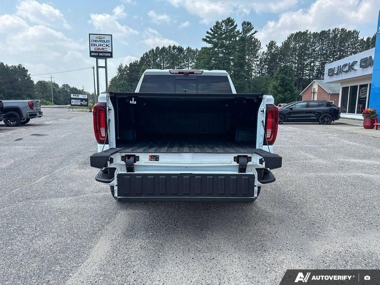 2024 GMC Sierra 1500 AT4   OFF ROAD SUSPENSION PKG, RUNNING BOARDS, TON Photo