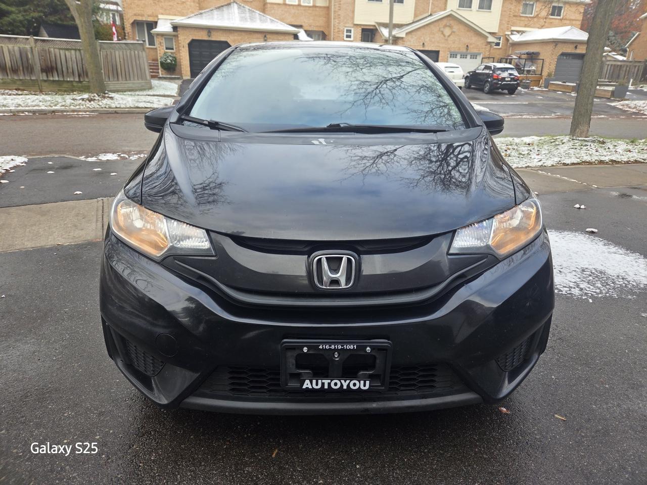 2017 Honda Fit LX AUTO AIR BLUETOOTH  POWER GROUP CLEAN $ 11,988. Photo