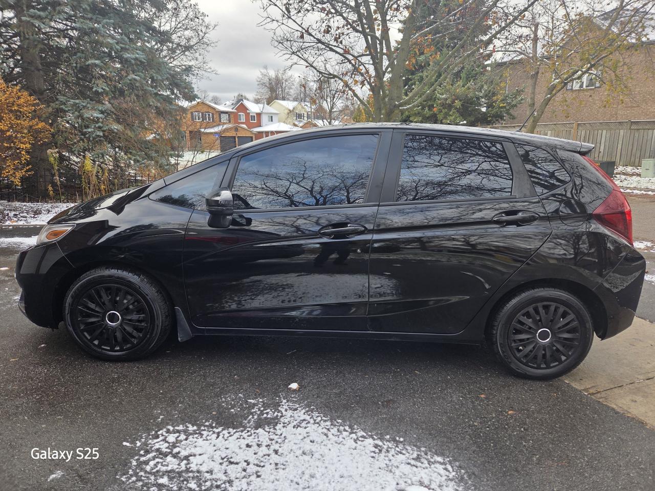 2017 Honda Fit LX AUTO AIR BLUETOOTH  POWER GROUP CLEAN $ 11,988. Photo