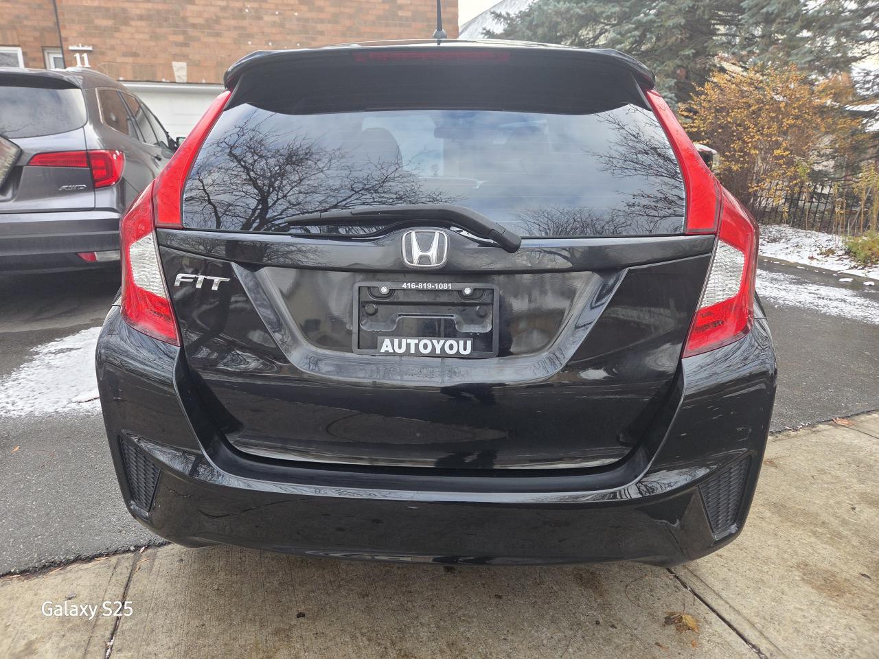 2017 Honda Fit LX AUTO AIR BLUETOOTH  POWER GROUP CLEAN $ 11,988. Photo