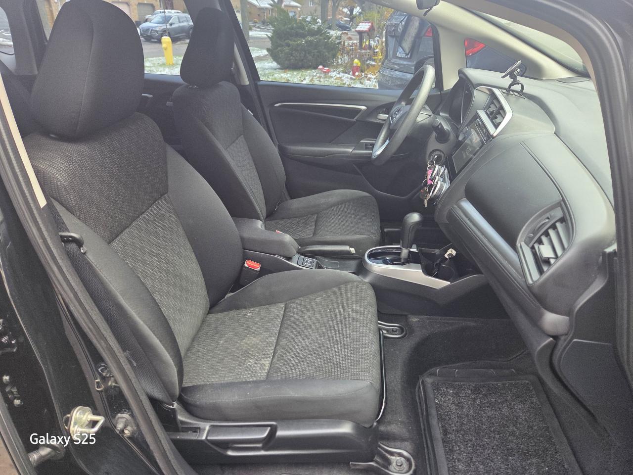 2017 Honda Fit LX AUTO AIR BLUETOOTH  POWER GROUP CLEAN $ 11,988. Photo