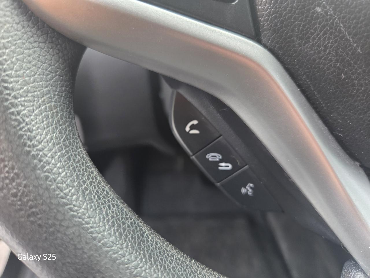 2017 Honda Fit LX AUTO AIR BLUETOOTH  POWER GROUP CLEAN $ 11,988. Photo