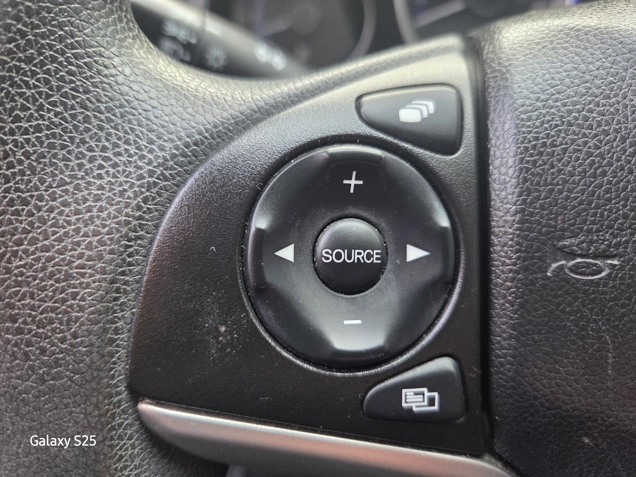 2017 Honda Fit LX AUTO AIR BLUETOOTH  POWER GROUP CLEAN $ 11,988. Photo