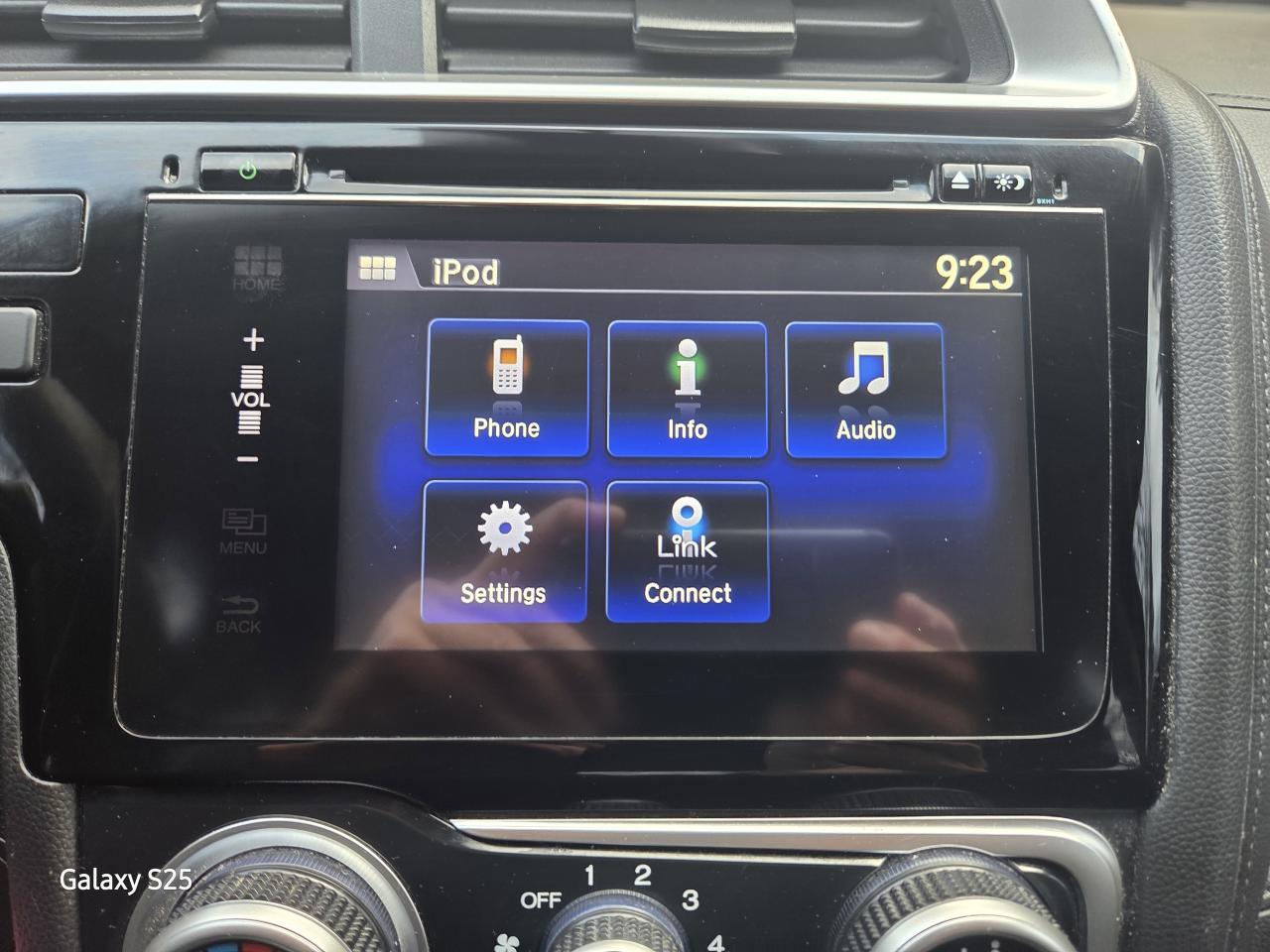 2017 Honda Fit LX AUTO AIR BLUETOOTH  POWER GROUP CLEAN $ 11,988. Photo