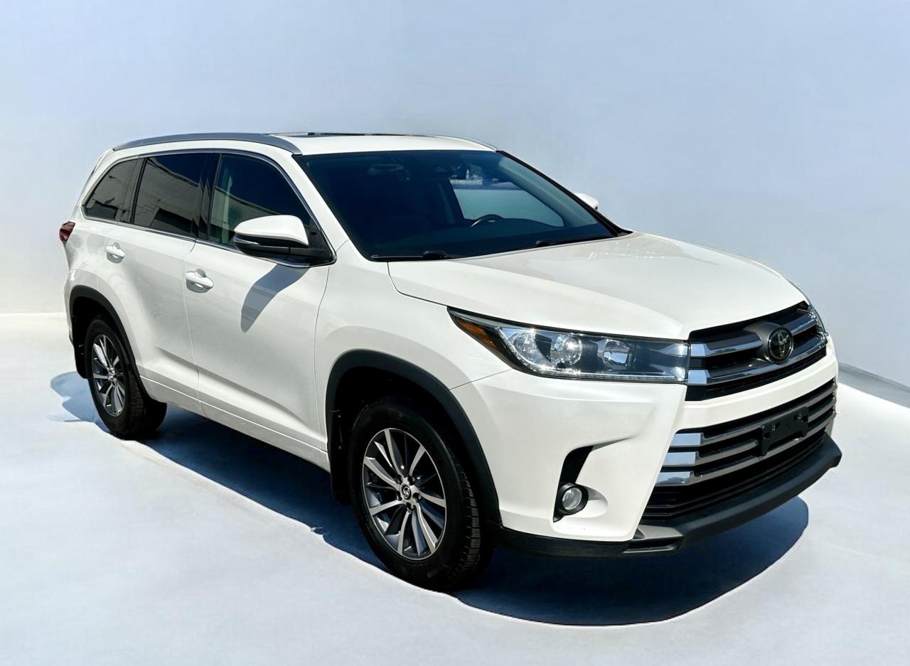 2018 Toyota Highlander XLE ~ 8 PASSENGER ~ NO ACCIDENTS Photo