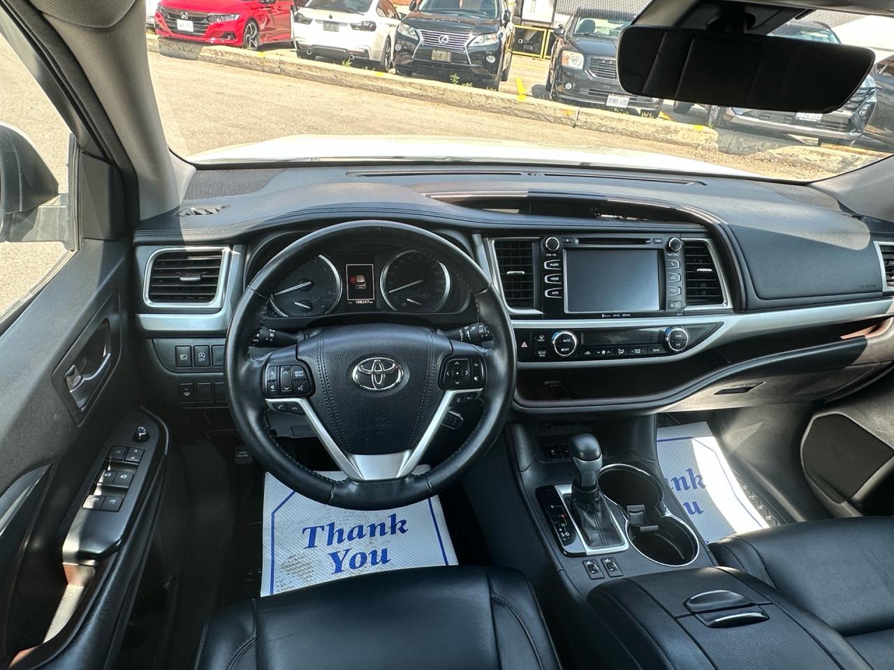 2018 Toyota Highlander XLE ~ 8 PASSENGER ~ NO ACCIDENTS Photo