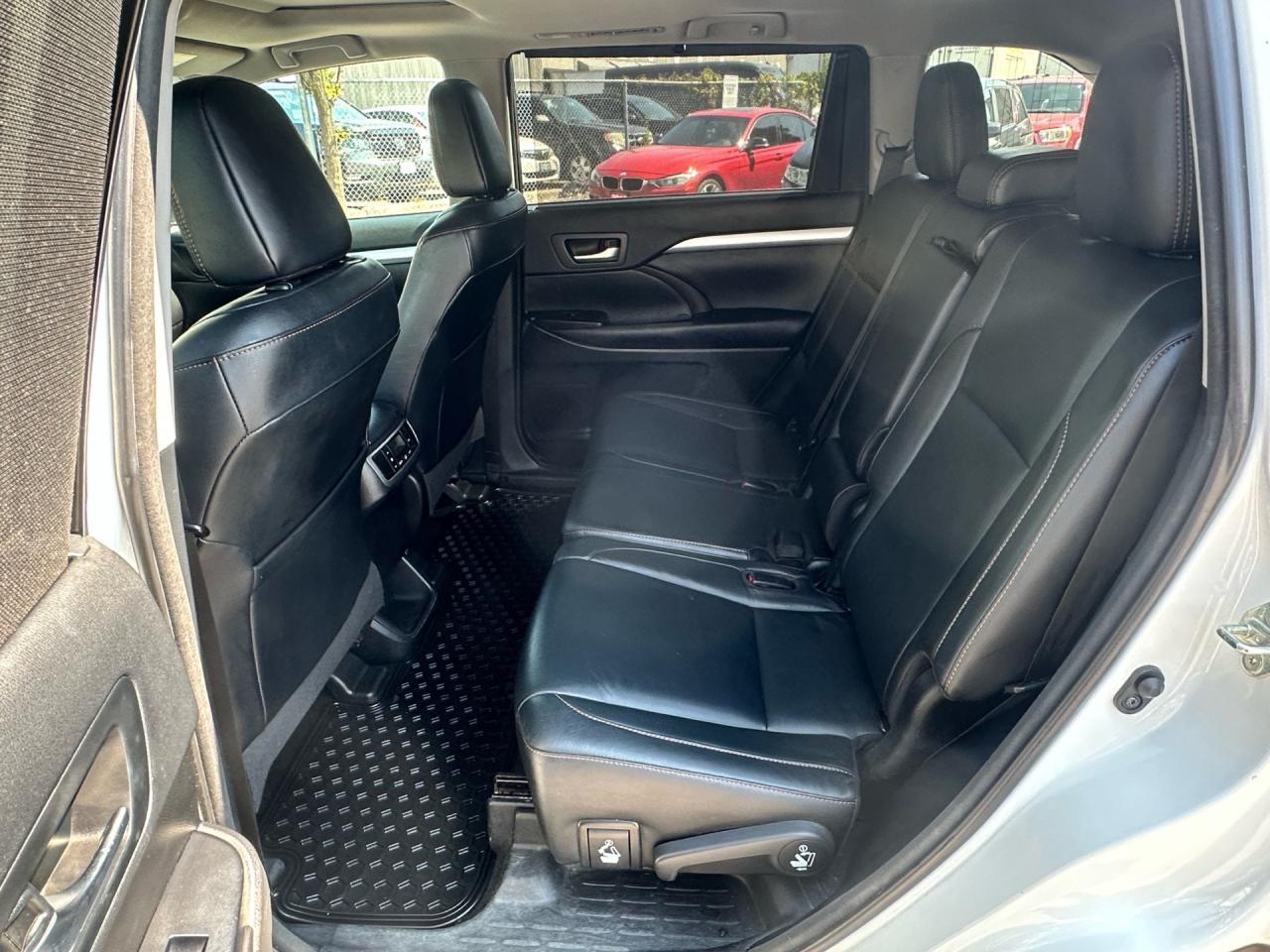 2018 Toyota Highlander XLE ~ 8 PASSENGER ~ NO ACCIDENTS Photo