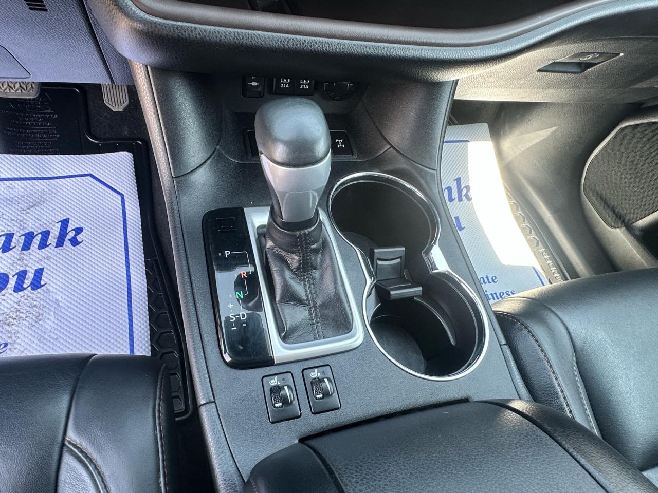 2018 Toyota Highlander XLE ~ 8 PASSENGER ~ NO ACCIDENTS Photo