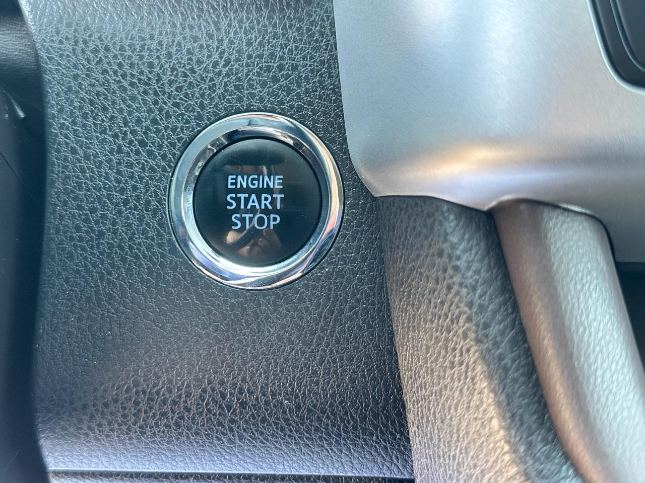 2018 Toyota Highlander XLE ~ 8 PASSENGER ~ NO ACCIDENTS Photo