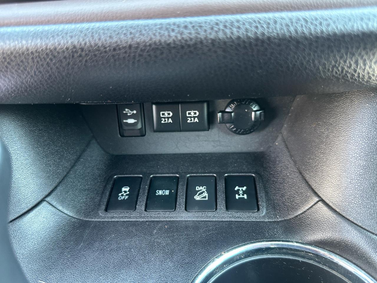 2018 Toyota Highlander XLE ~ 8 PASSENGER ~ NO ACCIDENTS Photo