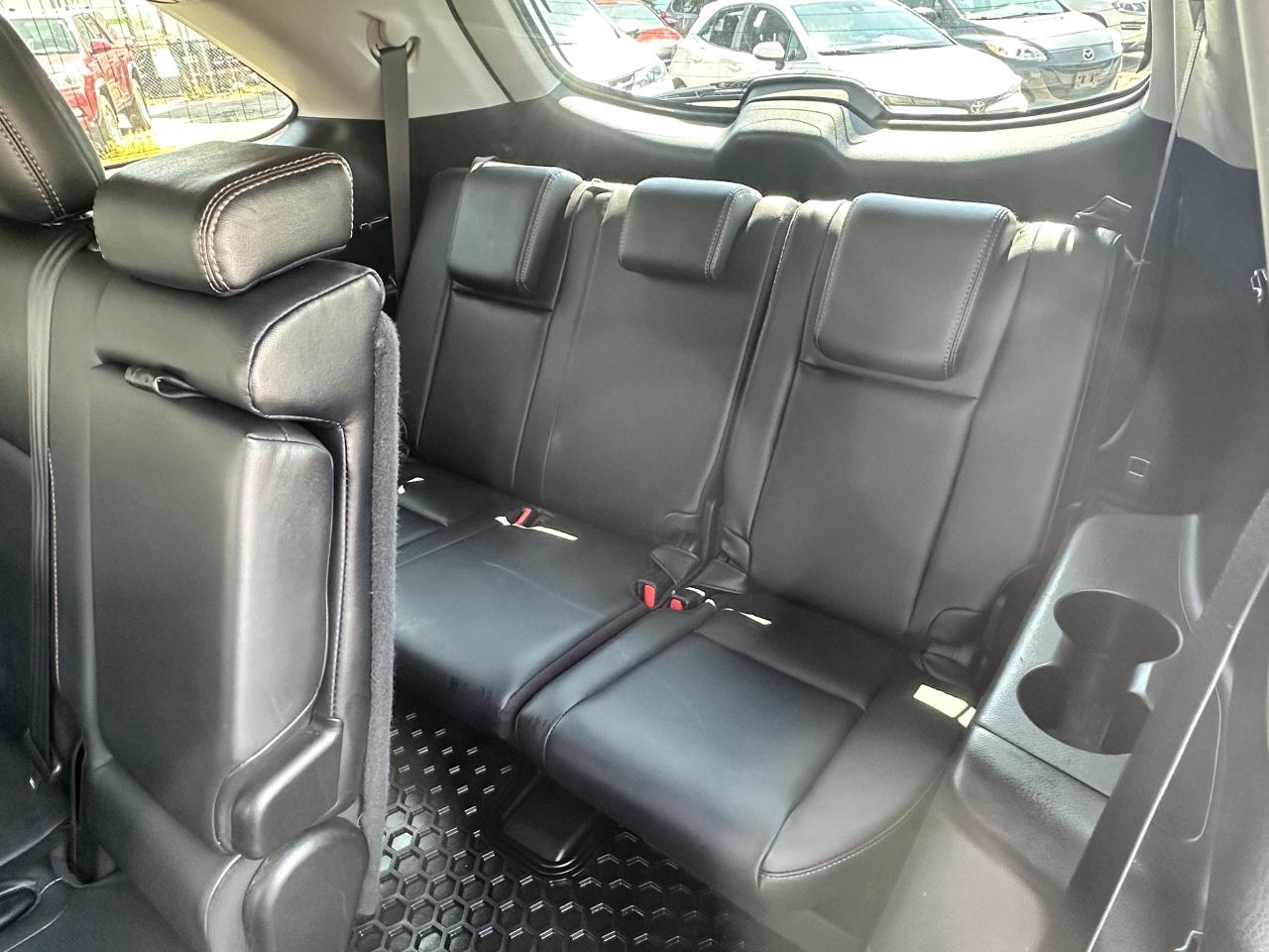 2018 Toyota Highlander XLE ~ 8 PASSENGER ~ NO ACCIDENTS Photo