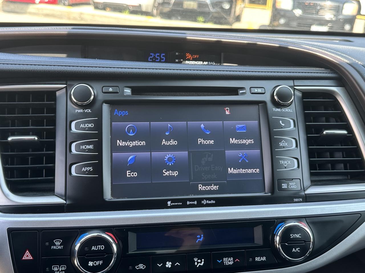 2018 Toyota Highlander XLE ~ 8 PASSENGER ~ NO ACCIDENTS Photo