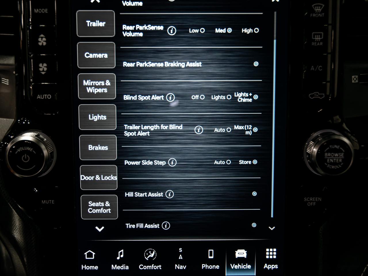 2022 RAM 1500 LIMITED 4x4 CREW CAB 5'7 BOX BLIND SPOTS NAVI Photo