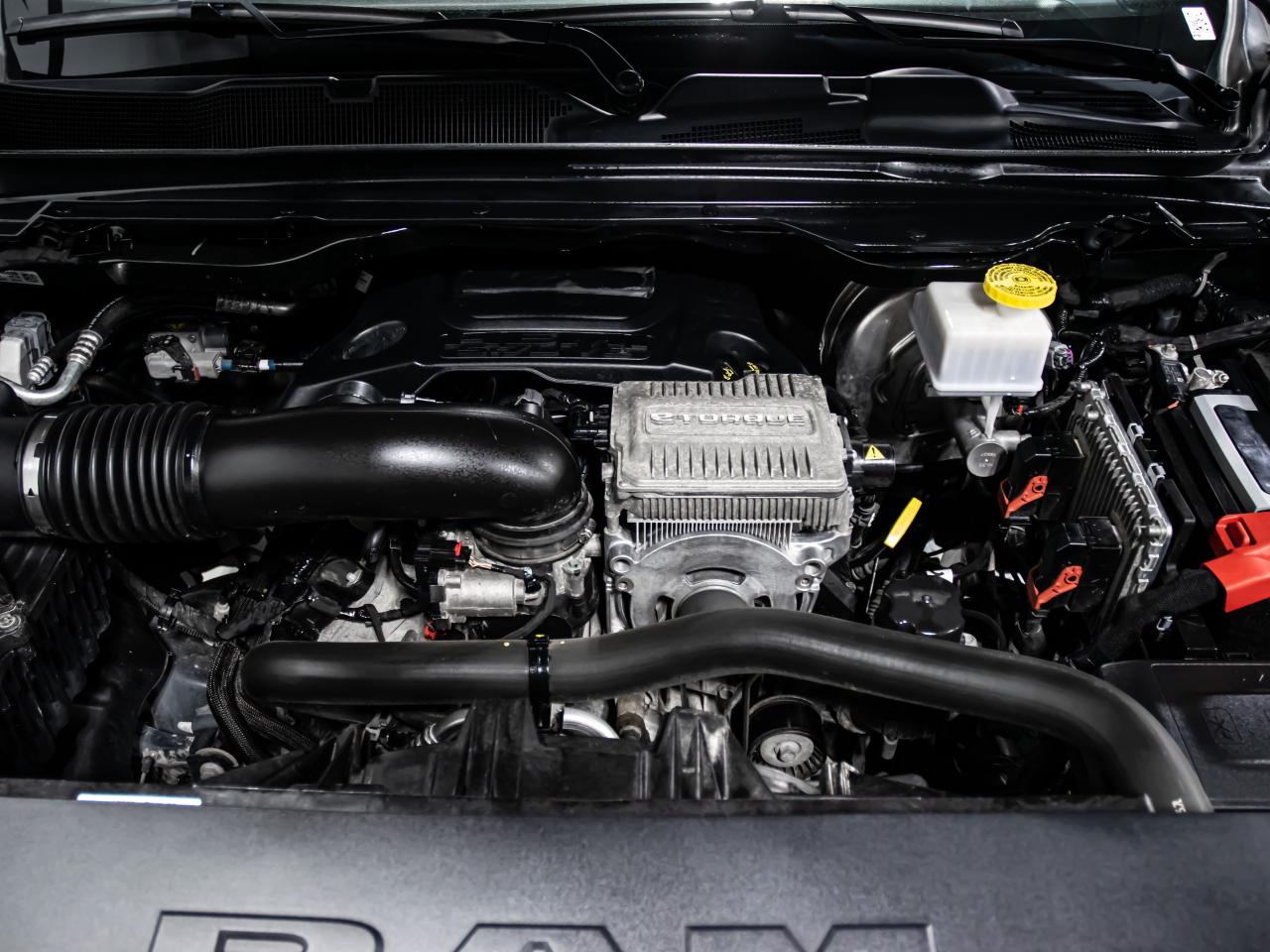 2022 RAM 1500 LIMITED 4x4 CREW CAB 5'7 BOX BLIND SPOTS NAVI Photo