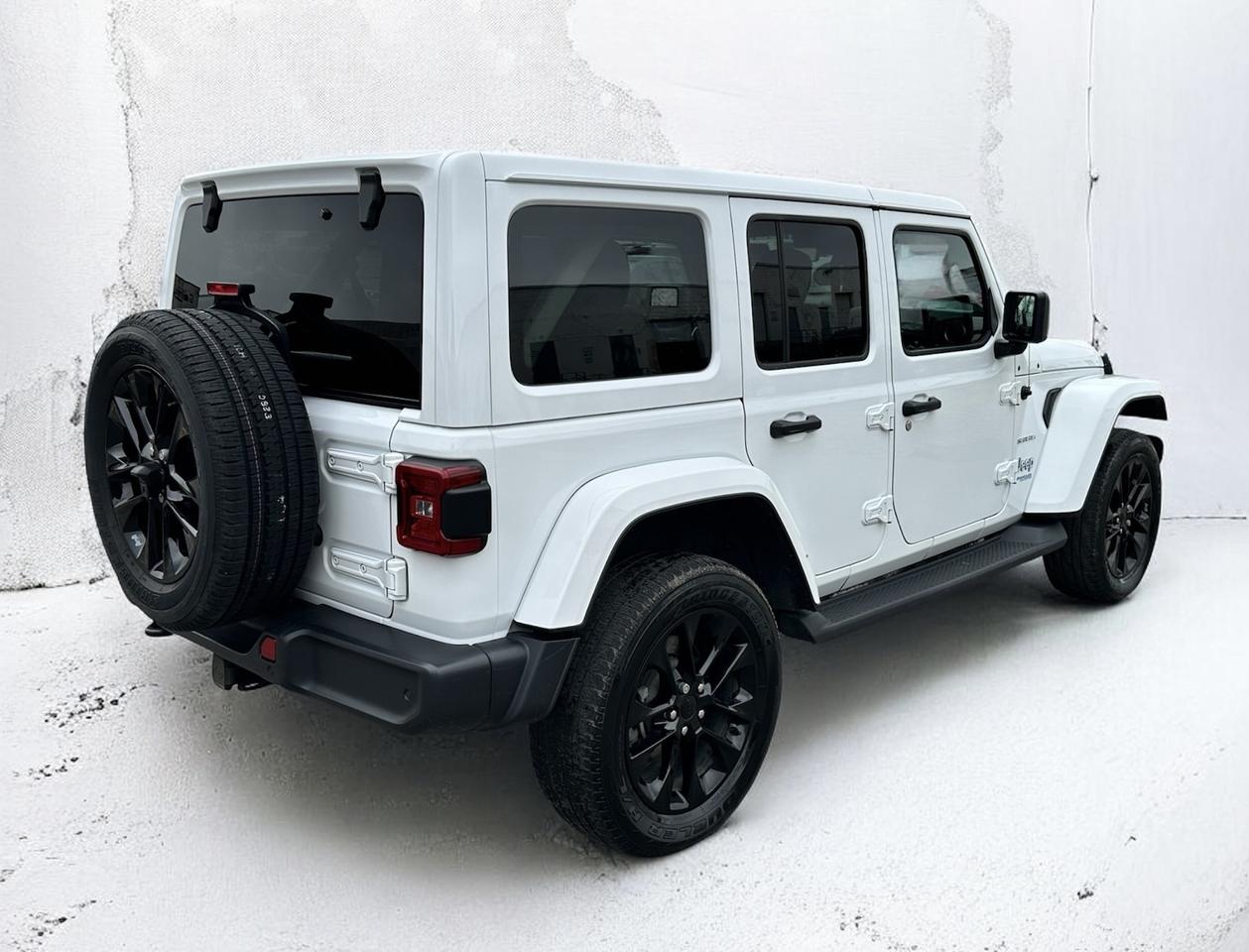 2021 Jeep Wrangler 4xe 4xe ~ Unlimited Sahara ~ 4x4 ~ WINTER TIRES Photo
