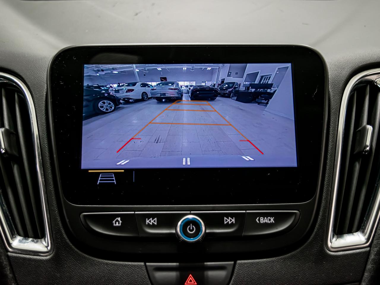2019 Chevrolet Malibu HYBRID APPLE CARPLAY REAR VIEW CAMERA Photo
