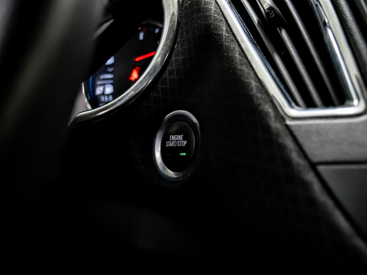 2019 Chevrolet Malibu HYBRID APPLE CARPLAY REAR VIEW CAMERA Photo