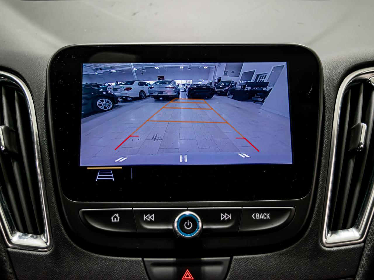 2019 Chevrolet Malibu HYBRID APPLE CARPLAY REAR VIEW CAMERA Photo