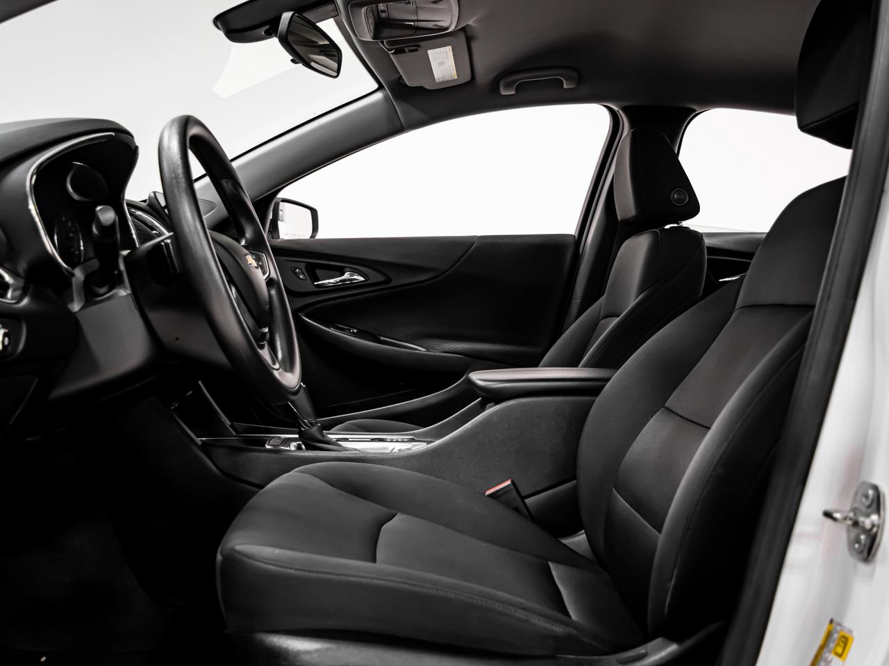 2019 Chevrolet Malibu HYBRID APPLE CARPLAY REAR VIEW CAMERA Photo