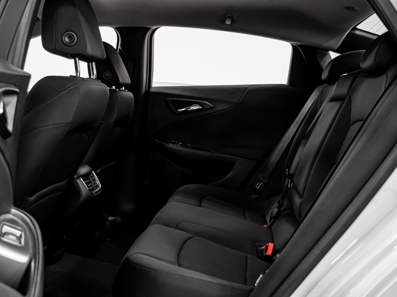 2019 Chevrolet Malibu HYBRID APPLE CARPLAY REAR VIEW CAMERA Photo