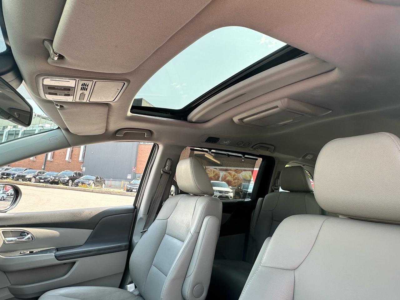 2016 Honda Odyssey EX-L w/RES ~ DVD ~ LEATHER ~ SUNROOF Photo