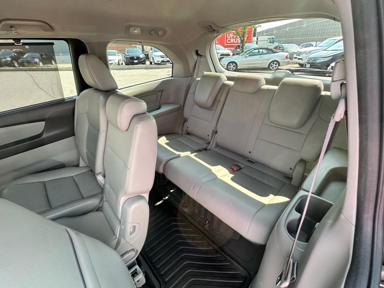 2016 Honda Odyssey EX-L w/RES ~ DVD ~ LEATHER ~ SUNROOF Photo