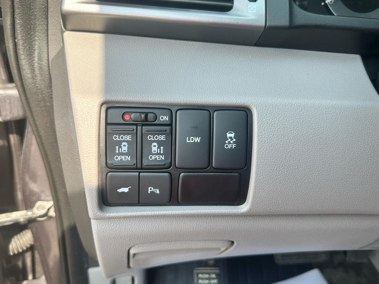 2016 Honda Odyssey EX-L w/RES ~ DVD ~ LEATHER ~ SUNROOF Photo