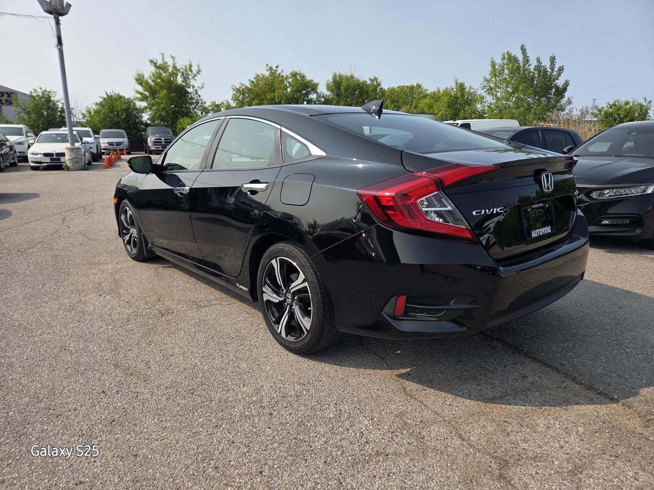 2017 Honda Civic TOURING LEATHER NAVI ROOF ALLOYS CLEAN $14,988.00 Photo