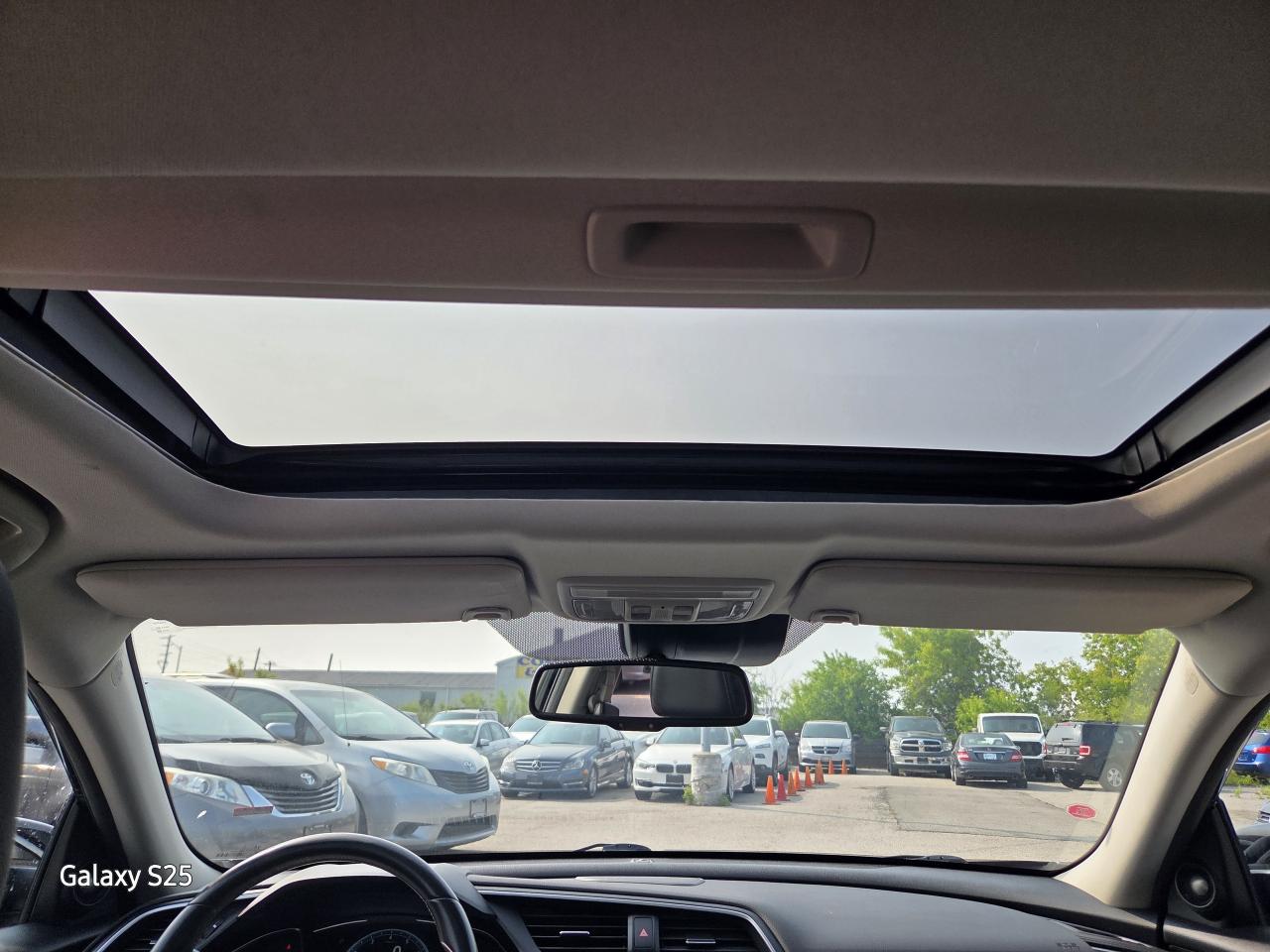 2017 Honda Civic TOURING LEATHER NAVI ROOF ALLOYS CLEAN $14,988.00 Photo