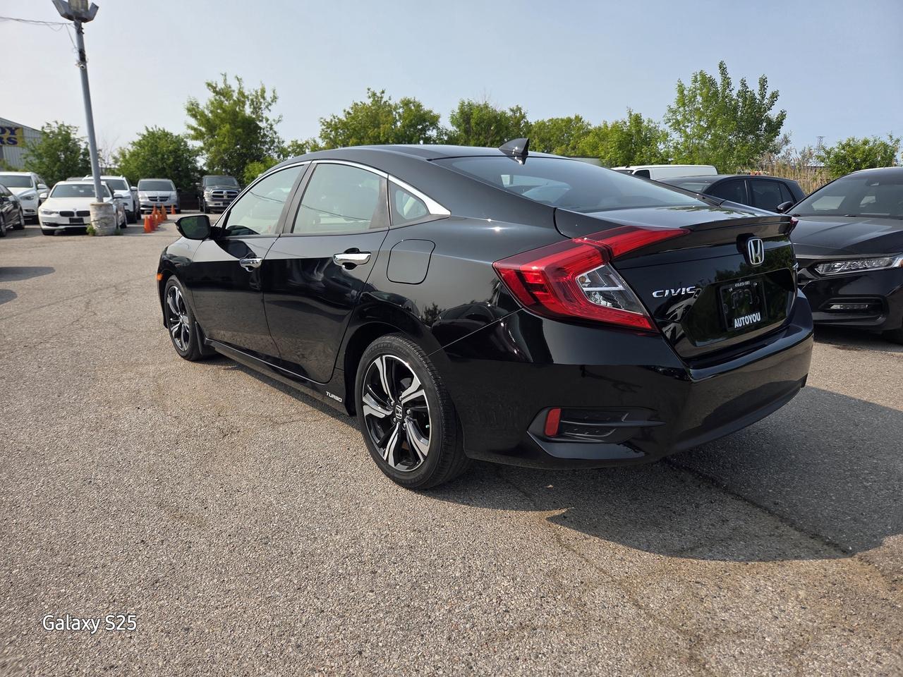 2017 Honda Civic TOURING LEATHER NAVI ROOF ALLOYS CLEAN $13,988.00 Photo