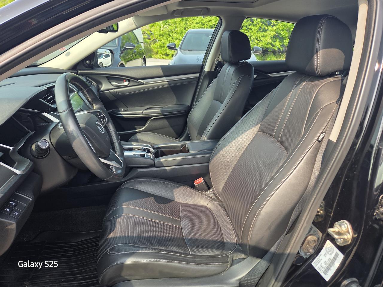 2017 Honda Civic TOURING LEATHER NAVI ROOF ALLOYS CLEAN $13,988.00 Photo