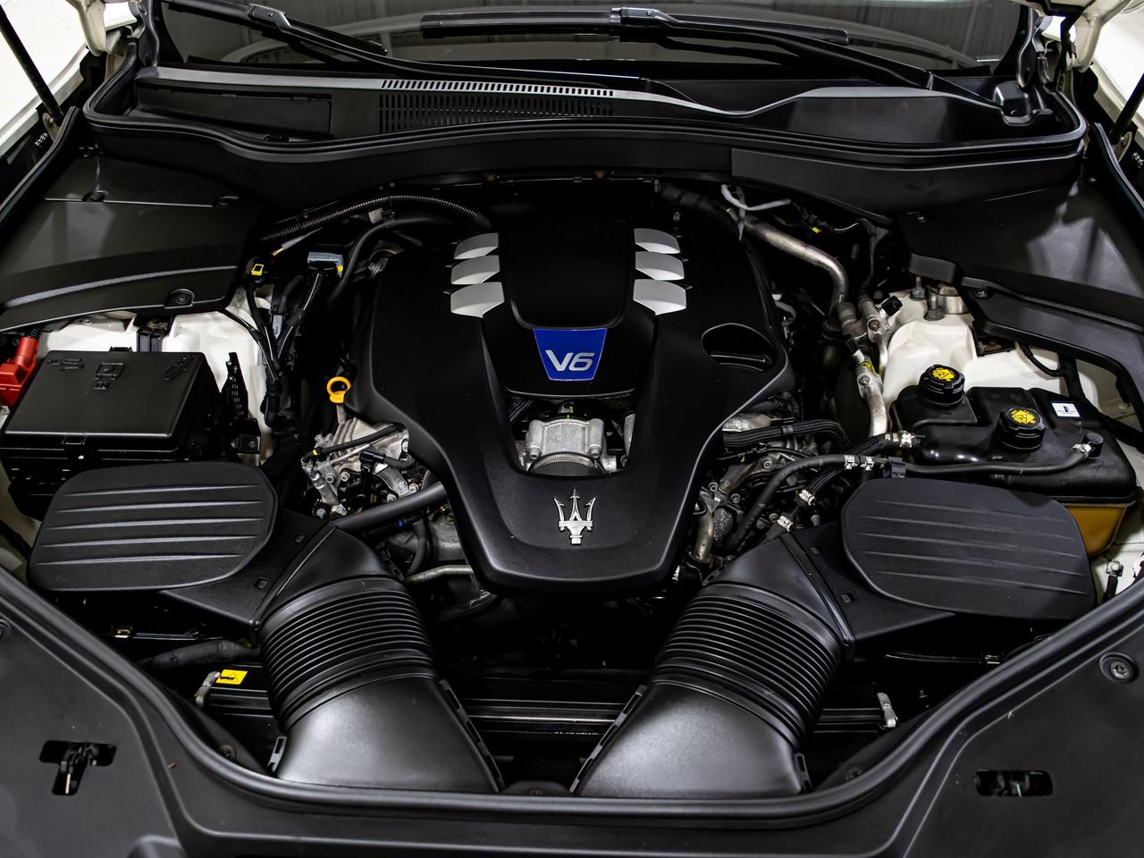 2019 Maserati Levante S GRANSPORT 3.0L BLIND SPOTS LOW KMS NAVI REAR CAM Photo