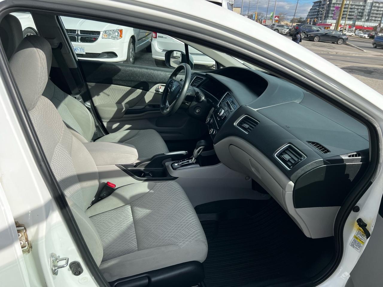 2015 Honda Civic 4dr Auto LX Photo4