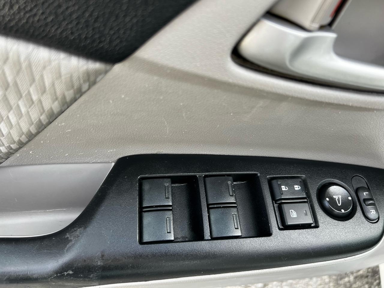 2015 Honda Civic 4dr Auto LX Photo