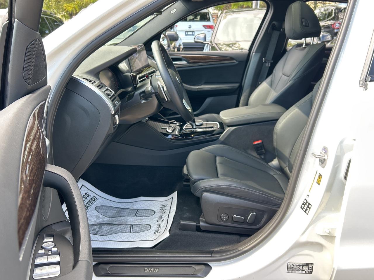 2025 BMW X4 HEADS UP DISPLAY, CARPLAY, PANOROOF,AMBIENT LIGHTS Photo