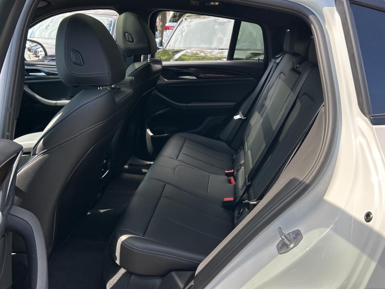 2025 BMW X4 HEADS UP DISPLAY, CARPLAY, PANOROOF,AMBIENT LIGHTS Photo