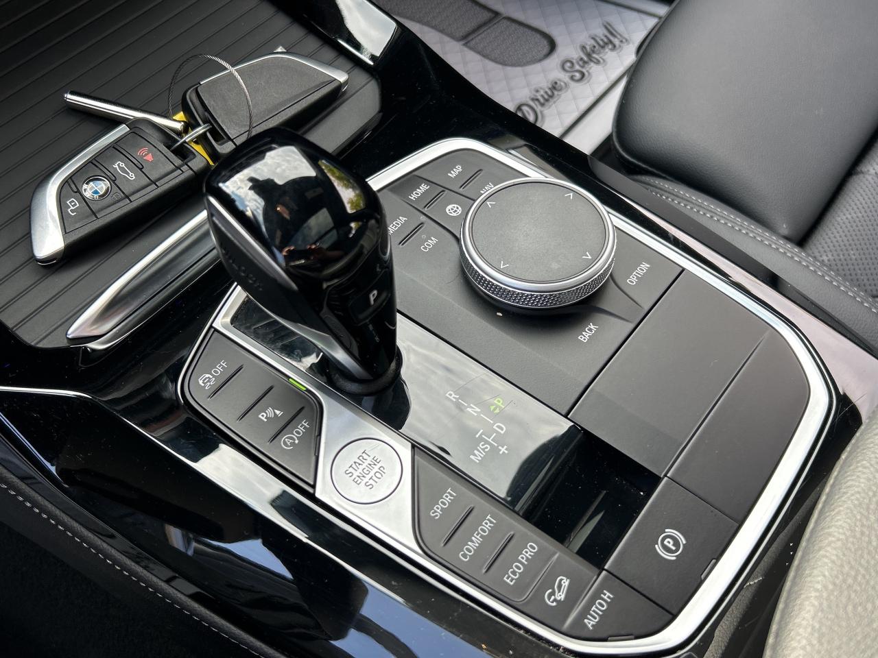 2025 BMW X4 HEADS UP DISPLAY, CARPLAY, PANOROOF,AMBIENT LIGHTS Photo