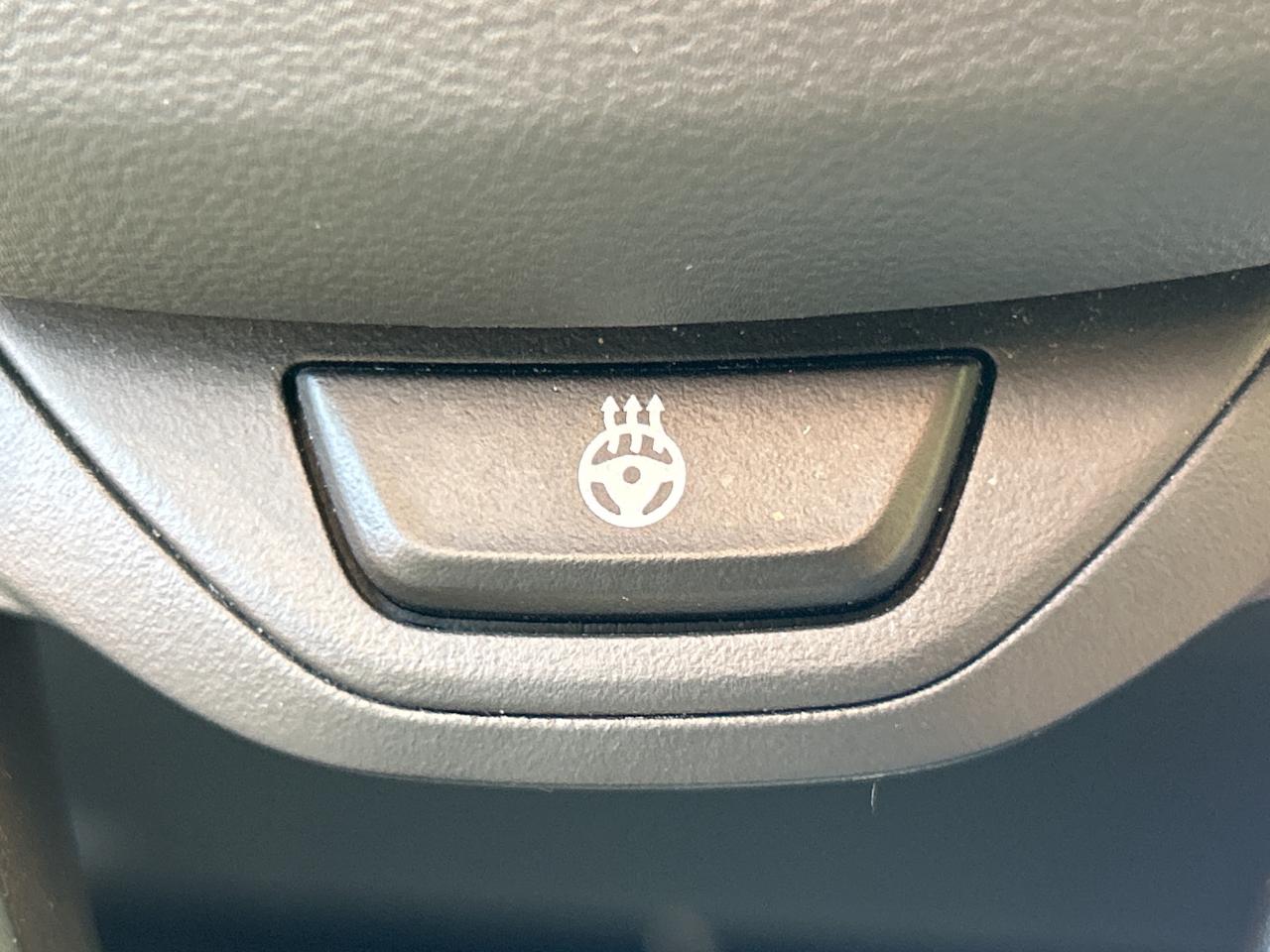 2025 BMW X4 HEADS UP DISPLAY, CARPLAY, PANOROOF,AMBIENT LIGHTS Photo