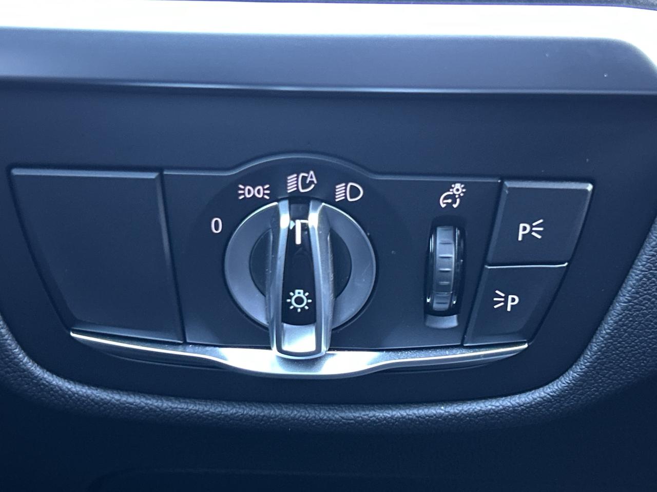 2025 BMW X4 HEADS UP DISPLAY, CARPLAY, PANOROOF,AMBIENT LIGHTS Photo