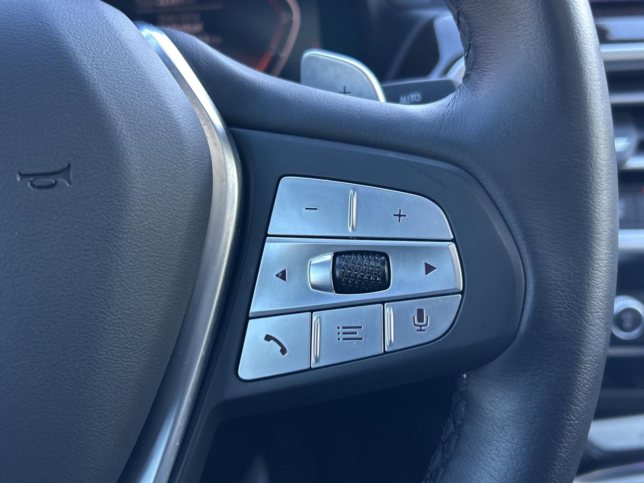 2025 BMW X4 HEADS UP DISPLAY, CARPLAY, PANOROOF,AMBIENT LIGHTS Photo