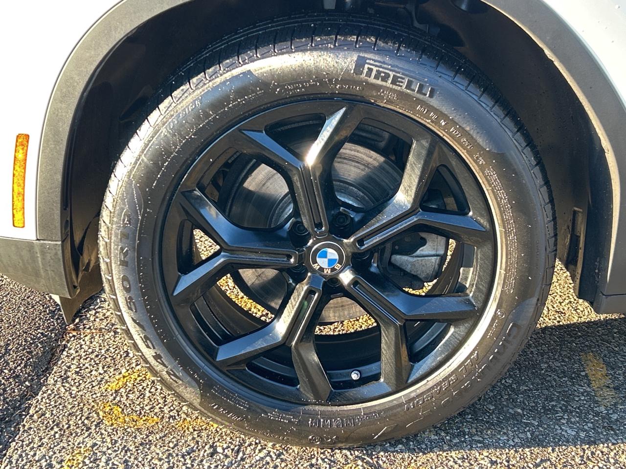 2025 BMW X4 HEADS UP DISPLAY, CARPLAY, PANOROOF,AMBIENT LIGHTS Photo