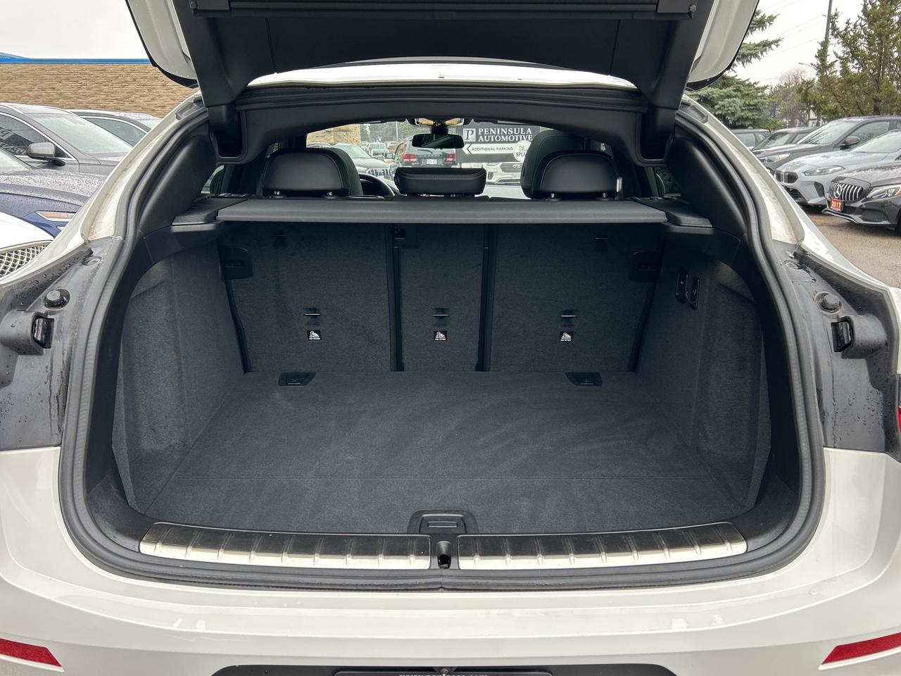 2025 BMW X4 HEADS UP DISPLAY, CARPLAY, PANOROOF,AMBIENT LIGHTS Photo