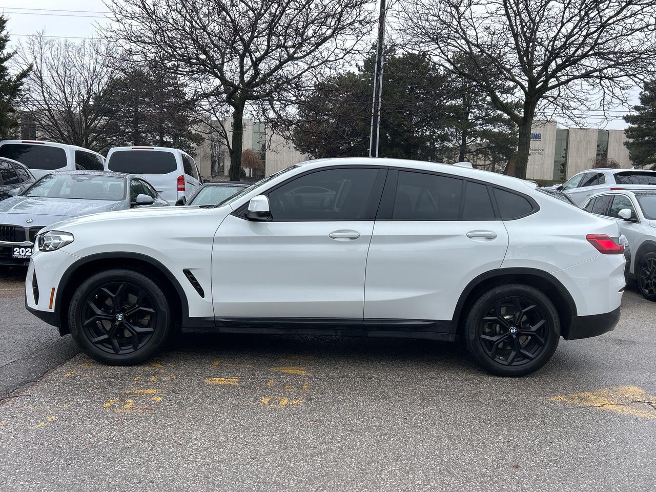 2025 BMW X4 HEADS UP DISPLAY, CARPLAY, PANOROOF,AMBIENT LIGHTS Photo