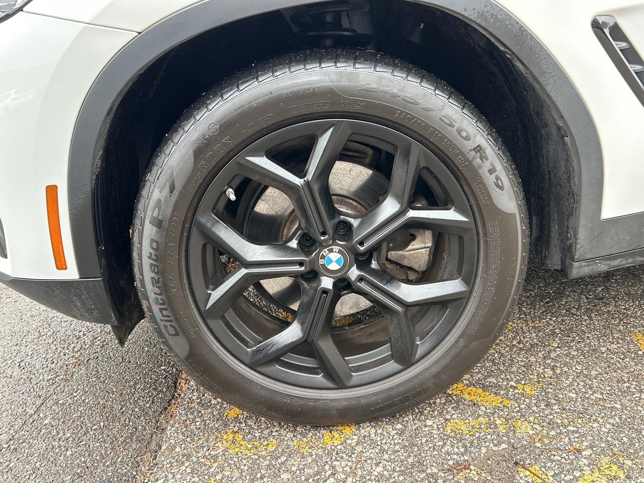 2025 BMW X4 HEADS UP DISPLAY, CARPLAY, PANOROOF,AMBIENT LIGHTS Photo